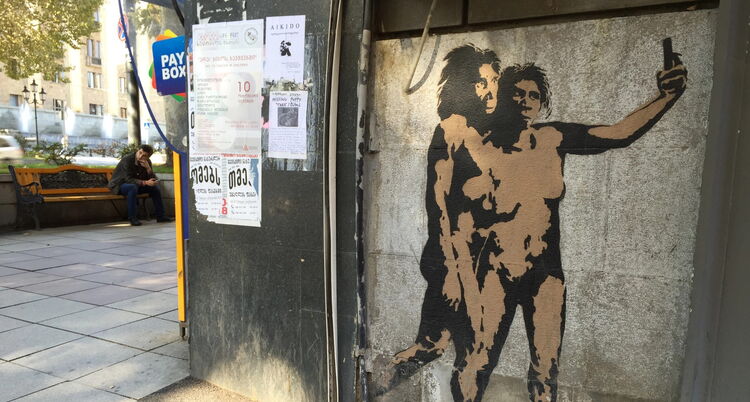 Zezva and Mzia taking a selfie - Stencil by Dr. Love © Dr. Love