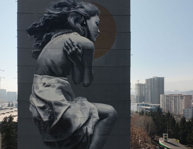 Mural von Judith de Leeuw in Tbilissi, Georgien